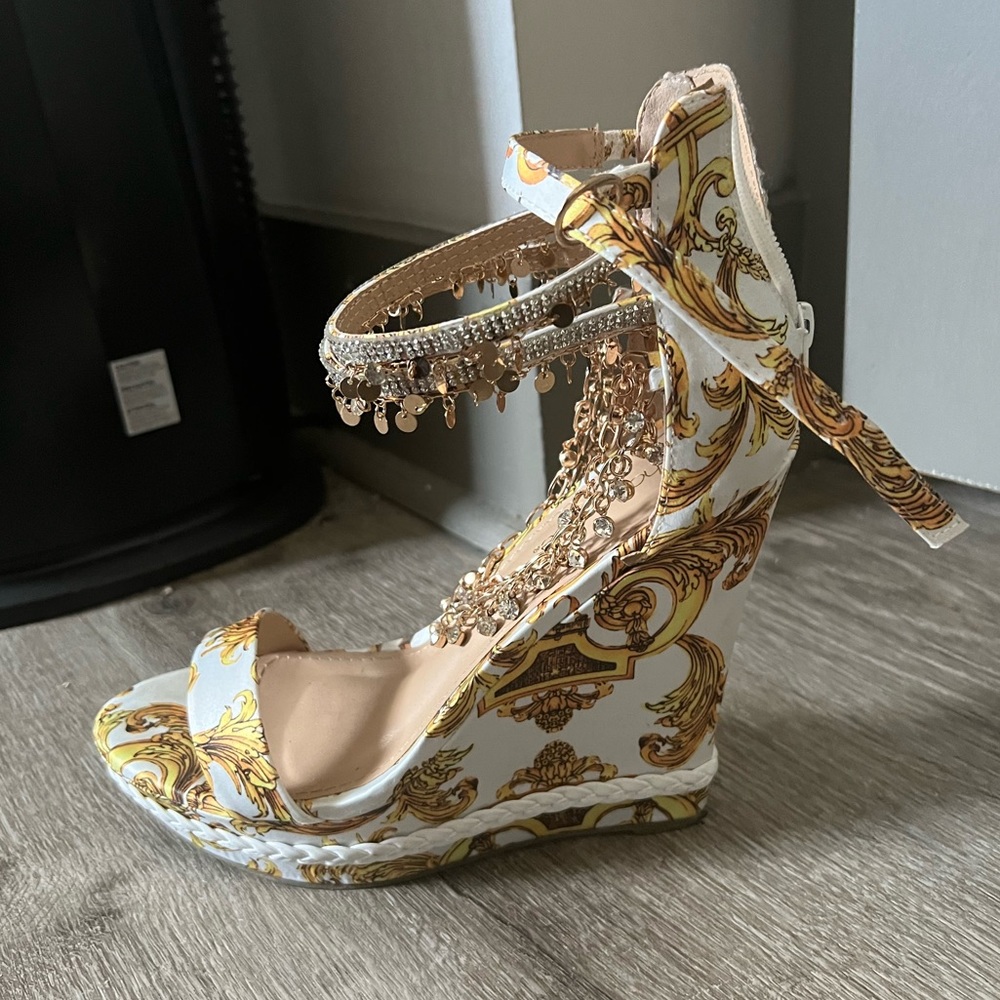 GOLD SHOEDAZZLE WEDGES